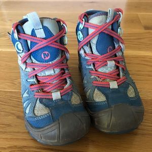 Toddler hiking boots size 11.
